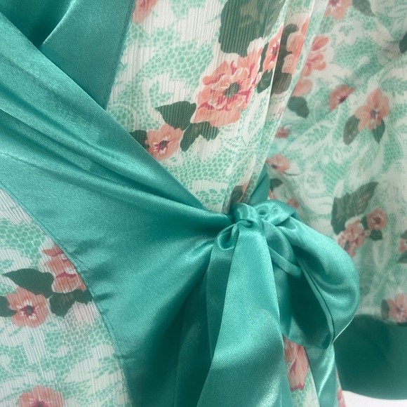 Victoria's Secret peach and aqua, wraparound silky feeling floral robe - Picture 6 of 15